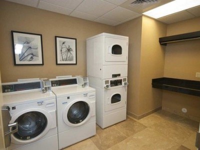 coin-laundry-room2